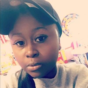 Meet your Posher, Antionette